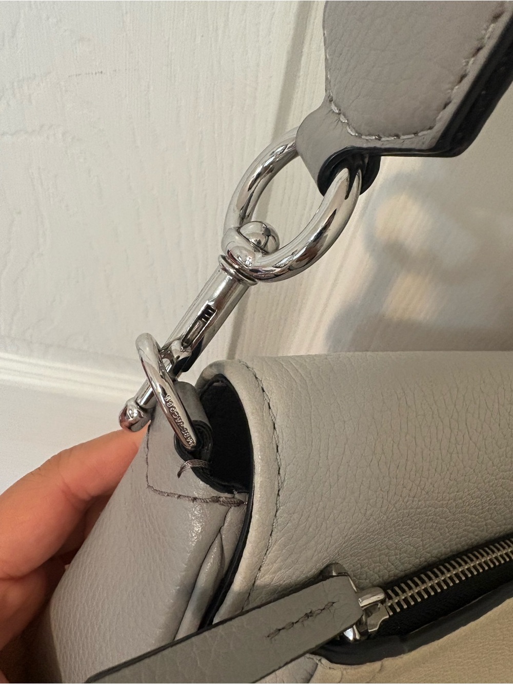 Marc Jacobs Two-Tone Gray and Cream Leather Crossbody Bag - Picture 3 of 7